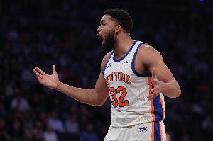 够硬了！唐斯17中8得到21分14篮板1助攻 末节6篮板