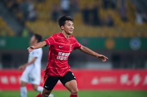 刚获中国金童奖！17岁帅惟浩无缘一线队+B队名单，无法为蓉城出战