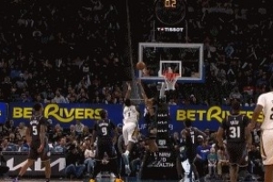 时间刚刚好！锡安接球中路突击 起飞出手压哨命中