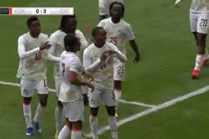 韩国0-3落后科特迪瓦！杨贤俊解围往自家门前顶，戈多笑纳大礼