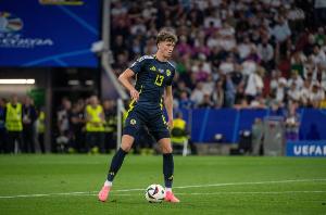 苏格兰后卫：日本队实力很强传控出色，世界杯前与他们交手是好事