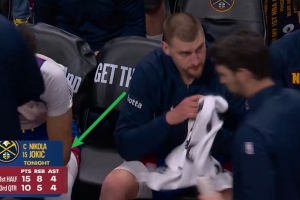 无所不能！第三节约基奇独得10分5板4助 上半场15分8板4助