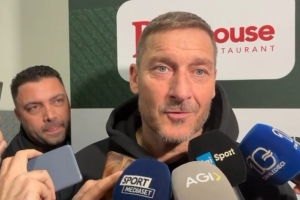 托蒂打趣：我去罗马接替迪巴拉？好，我快50岁了但还能贡献点力量