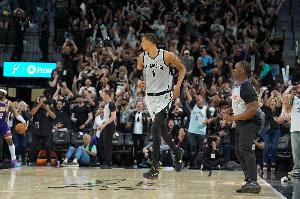 文班用8分31秒得到两双 有统计以来第三快&仅次于瓦兰和博班