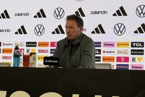 纳格尔斯曼：我之前维护萨内还被网暴，他都没碰球就嘘他太不公平