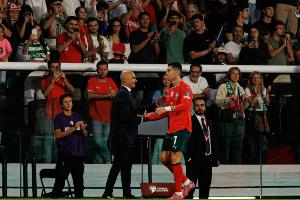 马丁内斯：C罗专注于每天成为最好的自己 他在葡萄牙的角色很重要