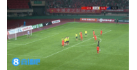 就差一点！第73分钟，苗润东任意球打门击中横梁