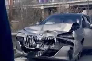 太阳报：费内巴切主席遭遇车祸但没有大碍，事后继续出席会议