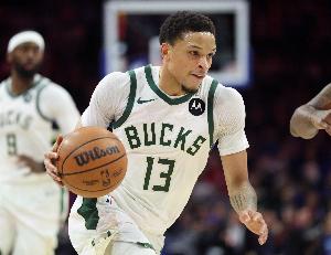 球队核心！罗林斯半场10中6拿下17分4板5助全面数据