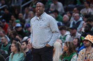 迈克·布朗：对球队防守感到失望 我们让火箭挡拆打得太轻松了