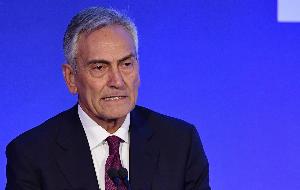 意媒：格拉维纳面对媒体自称状态良好，意足协明天开会讨论其未来