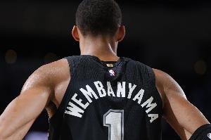 弗莱：文班足够年轻且迅速改变了球队文化 我支持他拿MVP