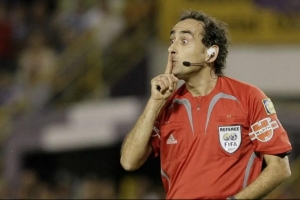 西班牙-埃及比赛中出现种族歧视事件，前裁判：不能容忍这种情况