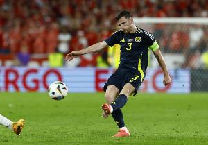 罗伯逊：嘘我们的只是一小部分球迷，英格兰也0-1输给日本