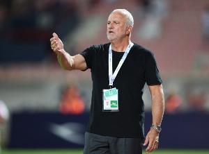 闯进世界杯死亡之组！伊拉克主帅开玩笑：我能问法国借球员吗？