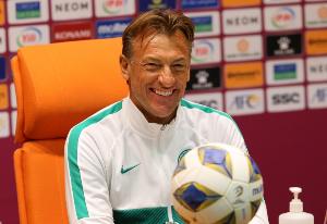 沙特媒体：沙特足协的消息人士否认主帅勒纳尔可能离任的传闻