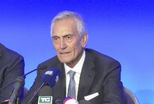 记者：80天过渡期内意足协将暂由业内人士管理，避免被行政接管