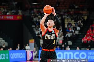 手感不够串联凑！贺希宁15中4&三分7中1拿11分10助3断 正负值+19