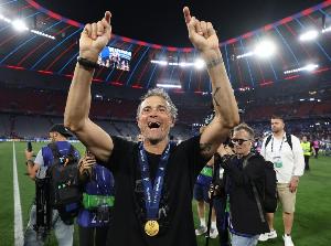 队报：恩里克年薪将涨至税前2000万欧，巴黎希望再拿三四个欧冠