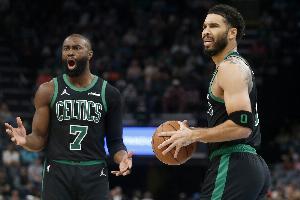 驯鹿高手！绿军近3次面对雄鹿全部取胜 分别净胜28分&29分&32分