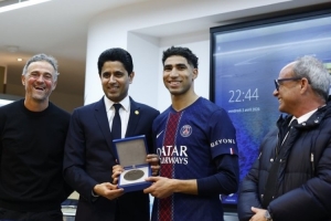 出场次数里程碑，巴黎圣日耳曼为阿什拉夫颁发200场纪念奖章