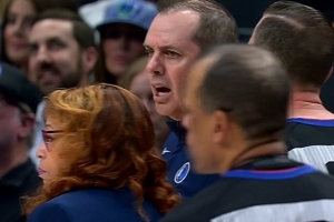 沃格尔很不解！班凯罗6犯离场 魔术挑战成功取消犯规