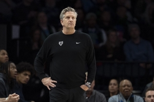 解说：森林狼的进攻完全开发不了 没有梳理球的人 芬奇会下课的