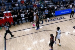 礼尚往来！猛龙后场直接传球失误 灰熊发球5秒违例“归还”球权