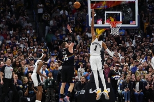 阿德尔曼赞约基奇抛投：比罚球还稳 即便文班防他也是一样