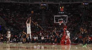 布克：我们与火箭有不少过往渊源 与他们交手会是一次很好的考验