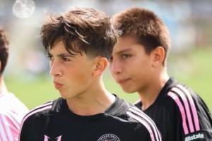 长成大小伙了！安东内拉转发14岁蒂亚戈最新照片