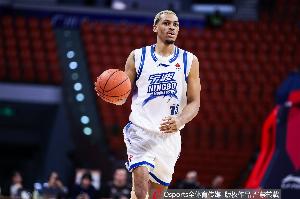 与球队不适配？贝兹利替补出战仅8分钟 没有得分&仅拿5板