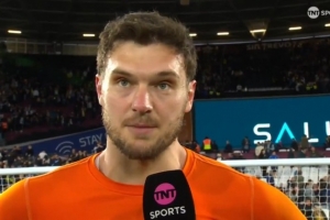 卢卡斯·佩里:我们此前研究过对手的点球习惯,特别是鲍文的点球