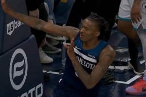 第二节起飞！海兰德半场结束压哨三分命中 次节单节15分助队反超