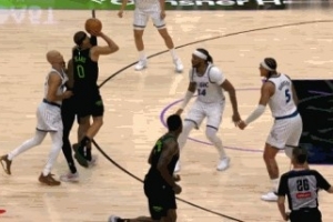 关键判罚！费尔斯造萨格斯追尾三分犯规 魔术挑战失败