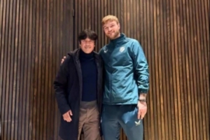 徐正源社媒晒与提莫·莱切特合照：很高兴再次见到他