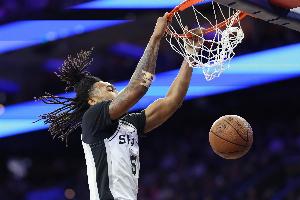 米奇：卡斯尔在对阵76人时强势发挥 成为球队取胜的关键因素之一