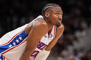 小马哥很低迷！马克西16中6仅得15分8助 正负值-15全场最低