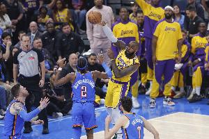 詹姆斯：SGA的投篮效率堪比乔丹 我喜欢高效的球员&我就很高效