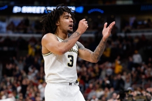 可圈可点！卡多11中5砍全场最高19分 罚球9中8