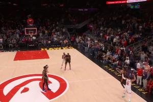 CJ谈超远三分超时：我找好角度快速出手 还以为我出手够及时呢