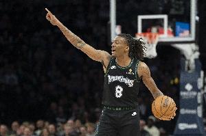 海兰德最近3场场均19.3分5板5.3助1.7断 投篮命中率50% 三分51.9%