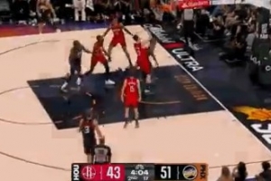 昔日双子星！杰伦·格林冲击内线 强攻申京打进加罚