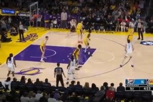 十八般武艺！亚历山大持球单打 撤步三分一箭穿心