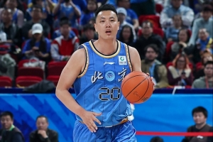 媒体人：翟晓川时隔476天再次获两双 只有尊重 为北京燃烧一切了