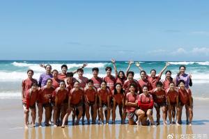 吴海燕晒女足亚洲杯集体照：我们 （women）都很了不起❤️