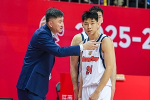 6人犯满！广东麦考尔&崔永熙&杜润旺&王少杰 青岛吕俊虎&段昂君