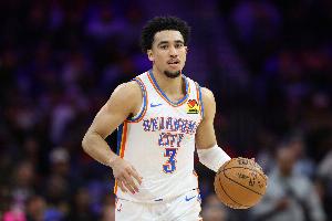 麦凯恩：交易到雷霆后父母帮我打理很多事 这让我能专心打球