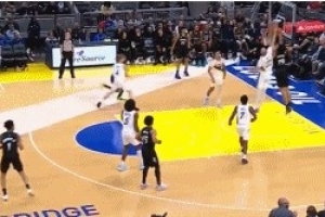 平地起惊雷！贝兰热持球突破 一飞冲天力压赫夫暴力隔扣