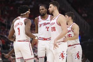 小贾巴里:我们一开场就落后时没有慌乱 这是非常大的进步